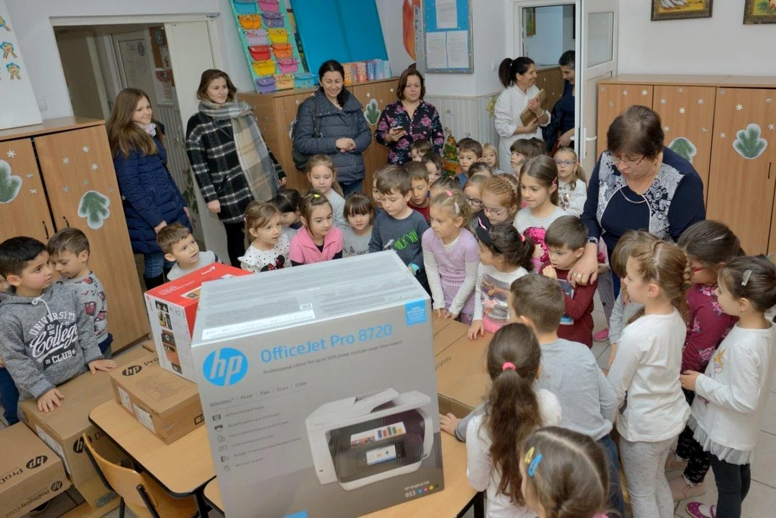 Donaţii de la Combinatul Siderurgic Galaţi pentru grădiniţe FOTO CS Galaţi