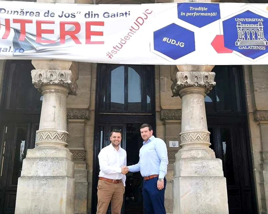 Ionuţ Filimon, primarul comunei Soveja şi Alexandru Nechifor, prorector la Universitatea "Dunărea de Jos" au semnat protocolul de colaborare