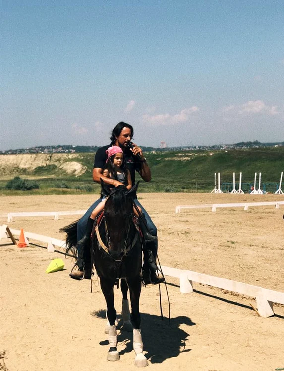 Denis Stefan si fiica lui Delia la Tulcea (1) jpeg