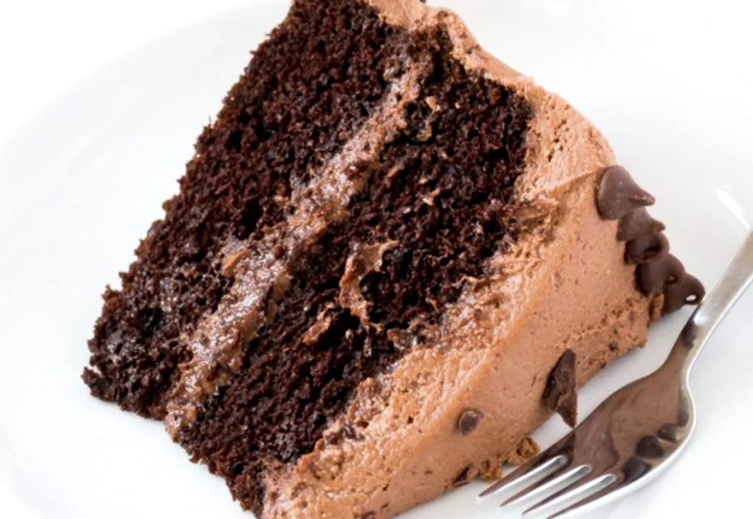 
    Nu-i aşa că ţi-e poftă de o felie din acest delicios tort?clickpoftabuna.ro  