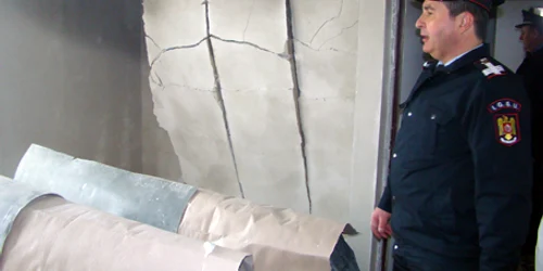 Un perete din casă a fost demolat de suflul exploziei