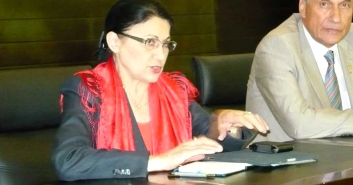 Ecaterina Andronescu 