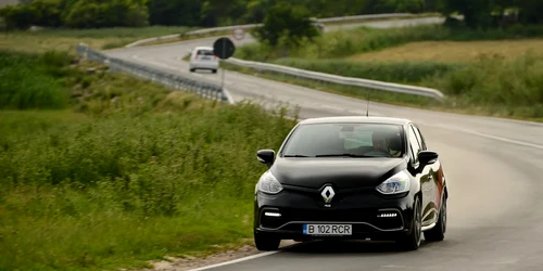 Test Drive Renault Clio RS Sport Nav 220 Trophy