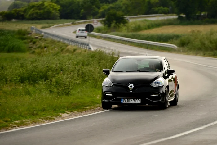 Test Drive Renault Clio RS Sport Nav 220 Trophy