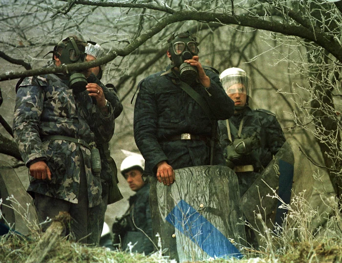 Armata a încercat să oprească marșul minerilor spre Capitală în februarie 1999