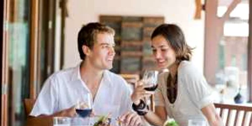 Cea mai potrivită băutură pentru friptura de miel este vinul roşu, de tip Merlot