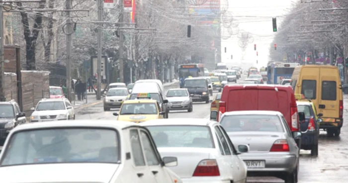 Şoferii neexperimentaţi au încurcat traficul în oraş