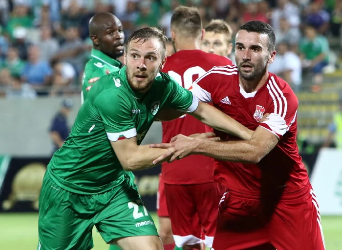 
    Românul n-a fost inspirat la scorul de 2-1, când putea egala din lovitură de la 11 metri. Francezii au câştigat până la urmă cu 3-1Foto Click!  