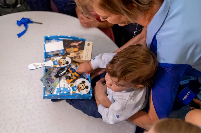 22 roxana ciuhulescu petrecere de mot pentru cezar ce a luat de pe tavita 17 jpg jpeg