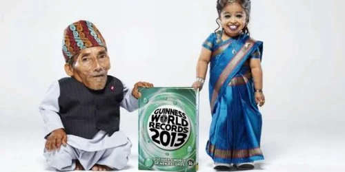 Chandra Bahadur Dangi măsoară 54,6 cm, iar Jyoti Amge - 62,8 cm