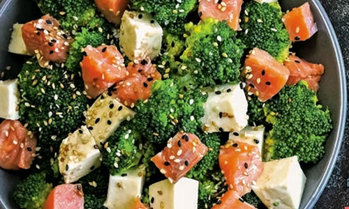 salata cu broccoli si somon jpg
