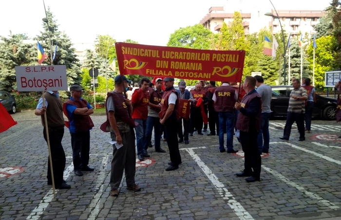 Poştaşi sunt pregătiţi să iasă în stradă la Botoşani FOTO botosaninecenzurat