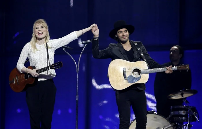 Ilse DeLange şi Waylo, membrii formaţiei The Common Linnets din Olanda, s-au clasat pe locul al doilea în finala Eurovision FOTO Reuters