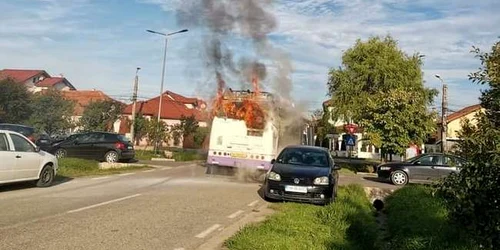 Troleibuz in flacari FOTO ISU Timiș jpeg