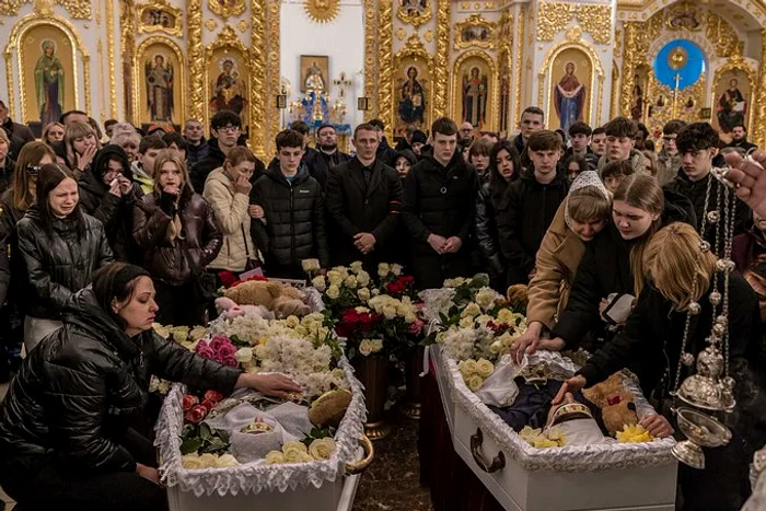 Înmormântarea celor doi adolescenți îndrăgostiți, uciși în atacul de la Krivoi Rog FOTO: X