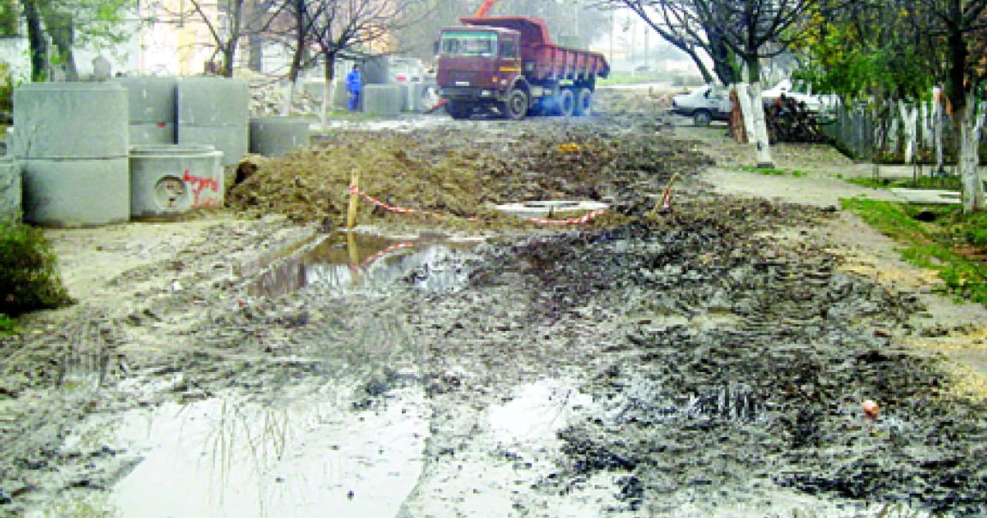 Lucrările la utilităţi continuă în acest an în cartiere