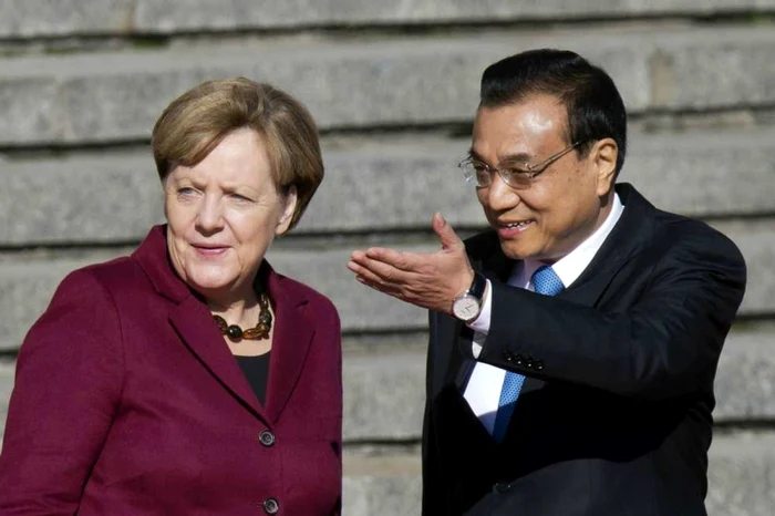 Cancelaru germna Angela Merkel ;i premierul chinez Li Keqiang FOTO AFP