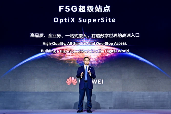 Richard Jin prezentând Huawei OptiX SuperSite.