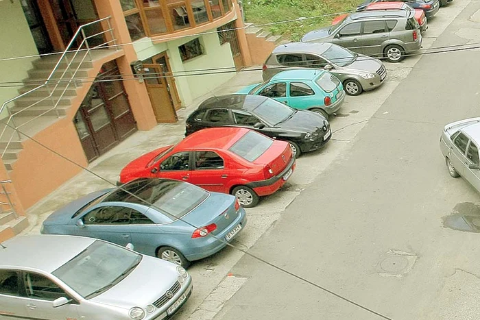 Majoritatea locurilor de parcare de reşedinţă sunt amenajate în imediata apropiere a blocurilor