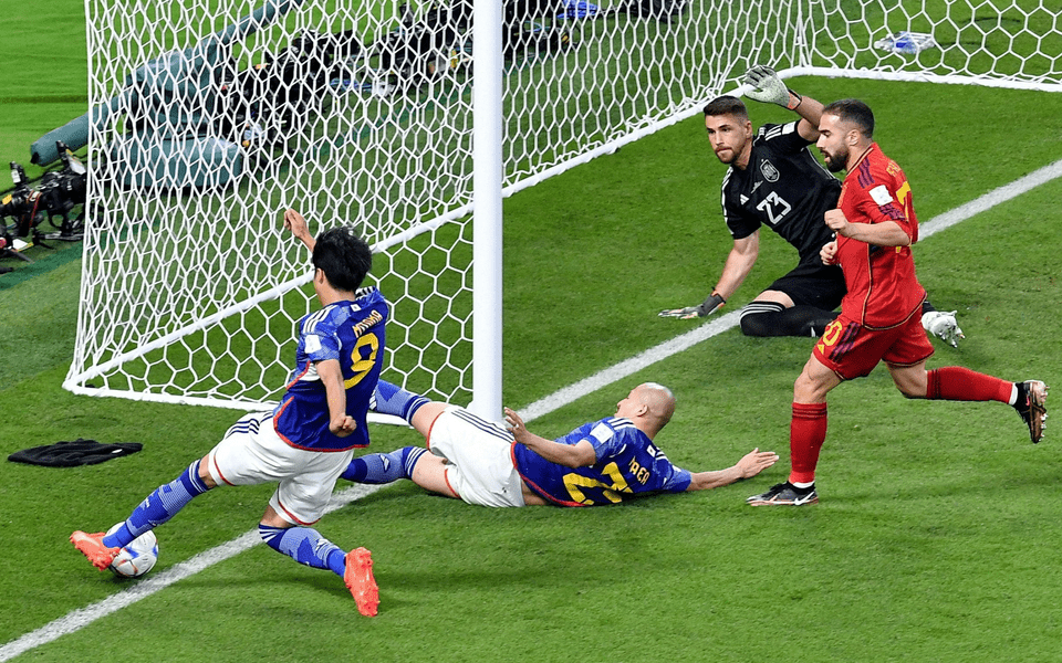 Japonia, calificată în urma unui gol controversat. A fost o decizie cât un fir de păr!