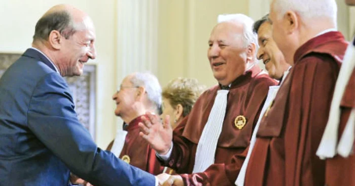 Traian Băsescu ar putea primi legea Educaţiei la promulgare după verdictul judecătorilor de la Curtea Constituţională