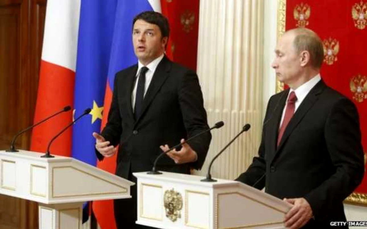Preşedintele rus Vladimir Putin (dreapta) şi premierul italian Matteo Renzi (stânga) FOTO Getty Images