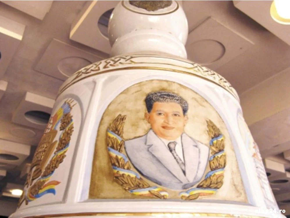 Cadou unicat pentru Nicolae Ceauşescu realizat la fabrica Porţelanul Foto Adevărul