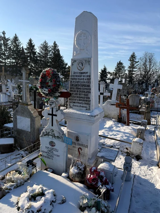 Piatra funerară din cimitir