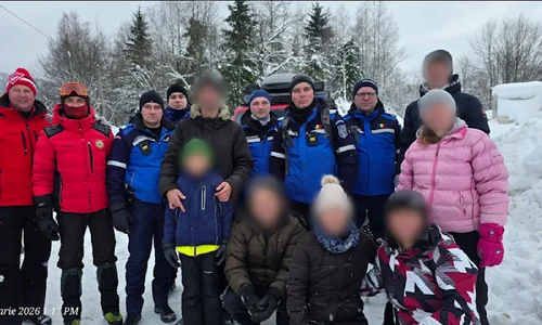 Opt persoane, salvate după ce au rămas blocate de zăpadă foto captura video jpg