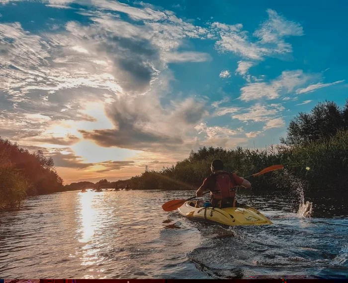 Plimbările cu canoia se fac de mult timp pe Bega. Acum urmează şi pe Timiş FOTO Vertical Adventure