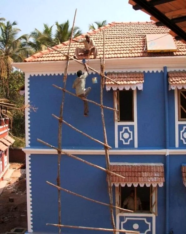 Schelă construită cu ce ai în curte