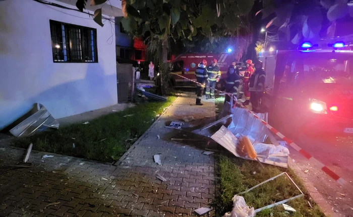Explozie puternică într-un bloc din Adjud FOTO: ISU Vrancea