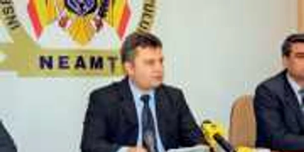 Şeful poliţiei nemţene, Aurelian Şoric, este anchetat pentru relaţiile cu interlopii  