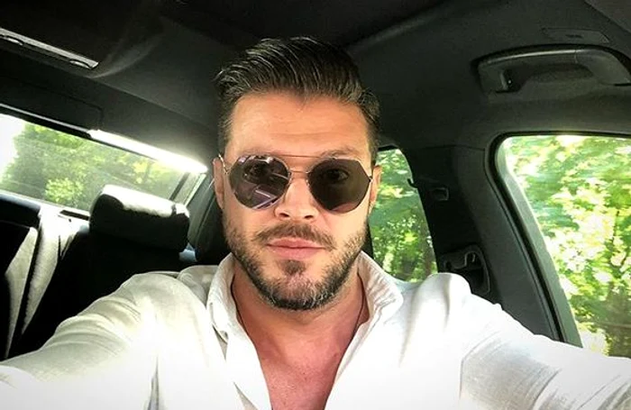 
    Bianca și Alex Bodi au avut aproape câțiva prieteni în marea ziFoto: Instagram  