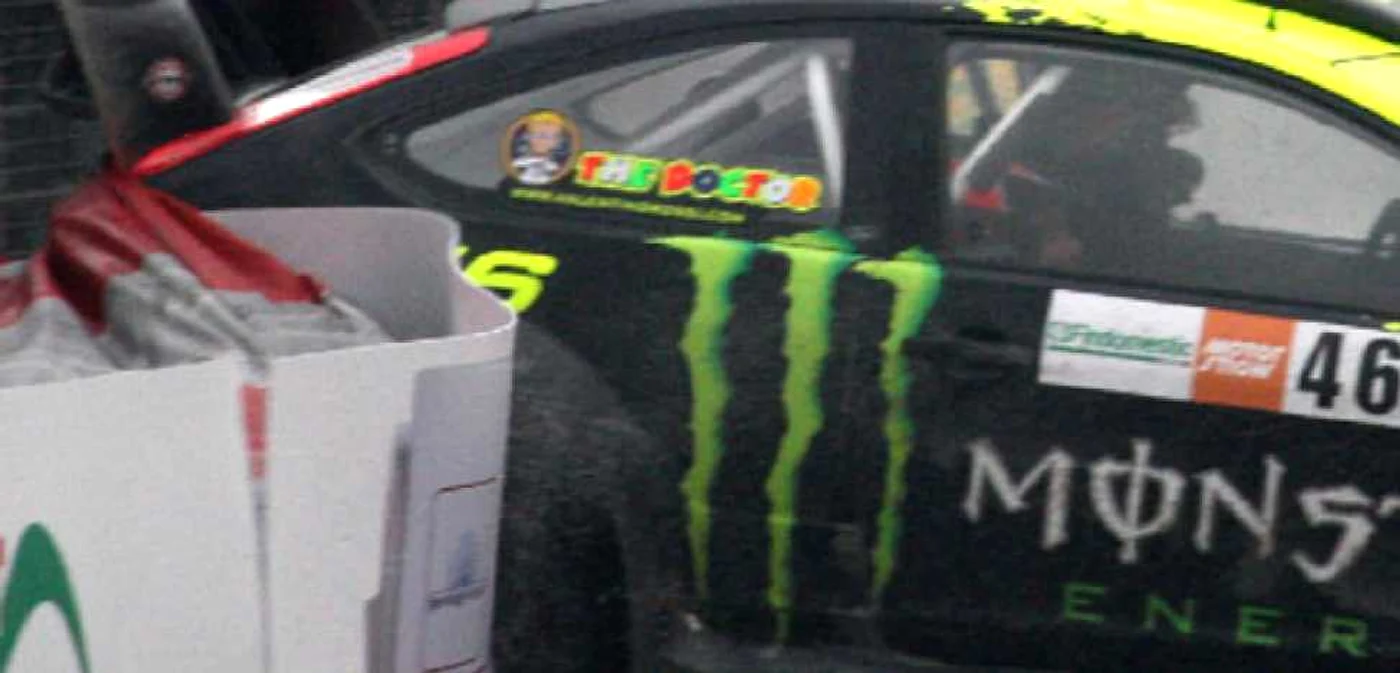 No titleValentino Rossi la volanul raliului din Bologna