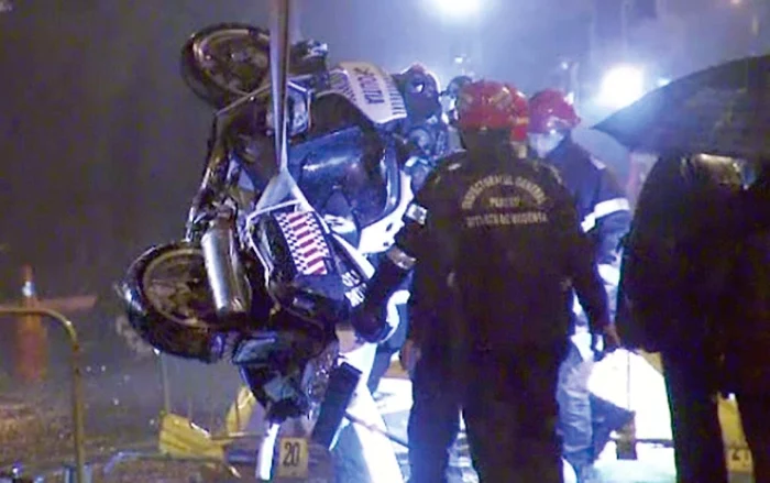 Motocicleta a fost scoasă la suprafaţă cu un utilaj