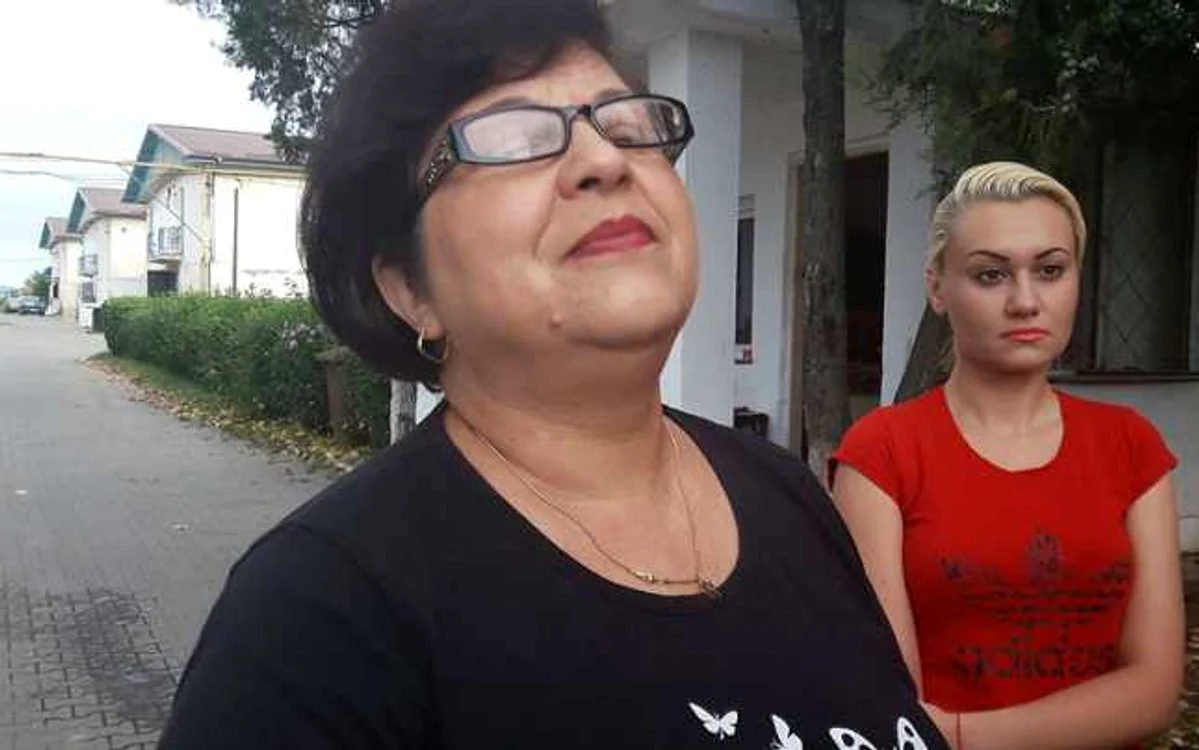 Şefa de secţie din cadrul croitoriei din Păuleşti susţine că angajaţii ar trebui să fie mândri pentru că au fost făcuţi "ţărani"  FOTO Diana Frîncu
