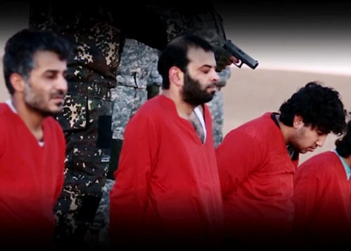 Copilul arată spre un loc unde ar urma să se desfășoare o altă execuțiefoto: captură video/Daily Mail