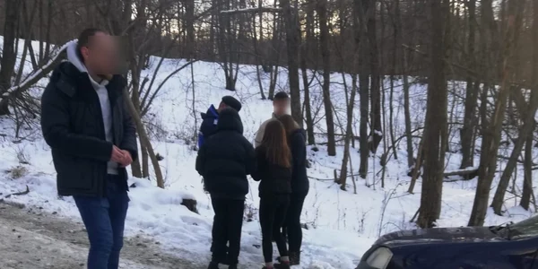 Înzăpeziţi în Valea Mosoroasa din Olăneşti - Vâlcea unde creşte o plantă carnivoră după ce s-au rătăcit din cauza GPS-ului Foto Jandarmeria Vâlcea