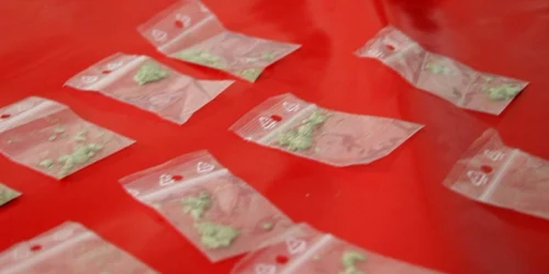 Tineri prinsi cu pistol si marijuana FOTO PLG Galati