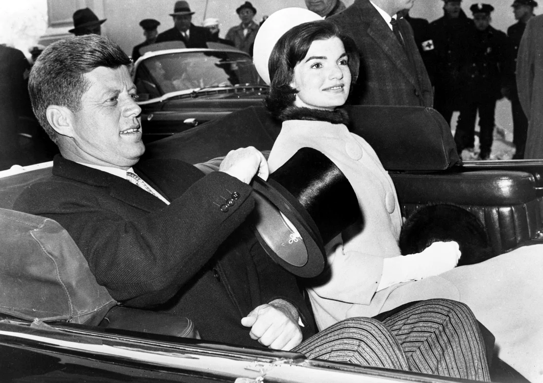 
    Jackie si Kennedy  