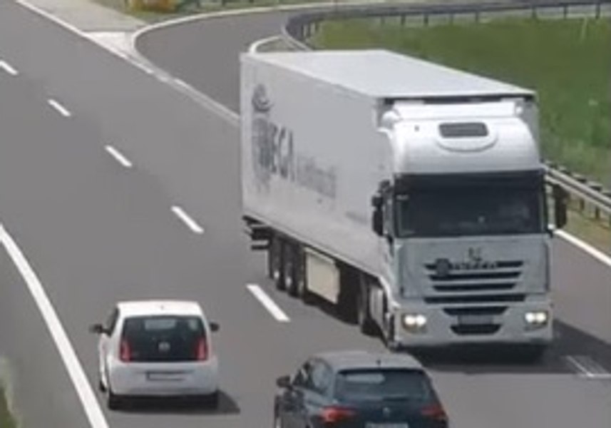 TIR condus de un român, pe contrasens pe o autostradă din Croația. Riscă o amendă de 6.500 de euro și închisoare VIDEO