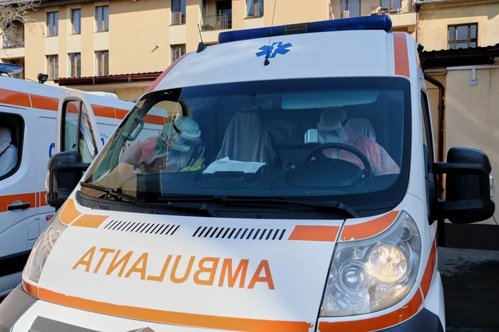 
    Atât mama, cât și fiica, au fost transportate la spital pentru a primi îngrijiri medicale Sursă foto: Arhivă Click!  