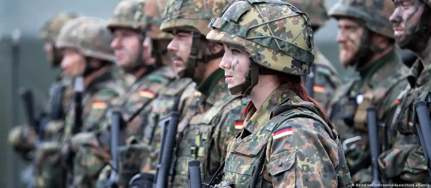 În unitățile de luptă ale armatei germane (Bundeswehr), femeile nu au fost admise multă vreme