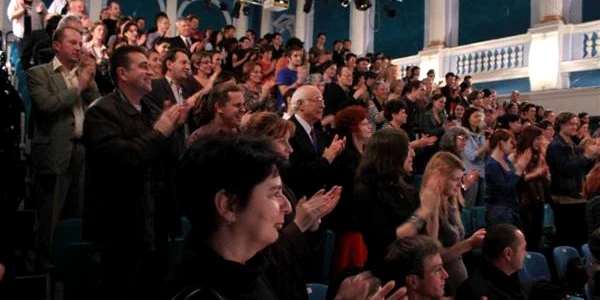 Spectacolele Teatrului German au parte de numeroase aplauze la Timișoara
