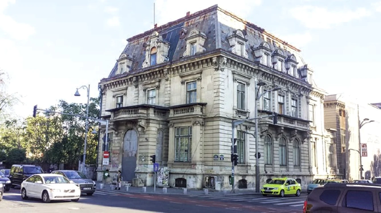 Clădirea fostei Legaţii Germane e încă în picioare,  la intersecţia Căii Victoriei cu Bulevardul Dacia