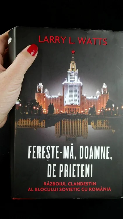 Cartea pe care o citeşte Elena Băsescu