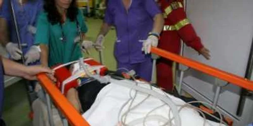 Paraşutista a fost transportată la spital, iar starea ei este stabilă 