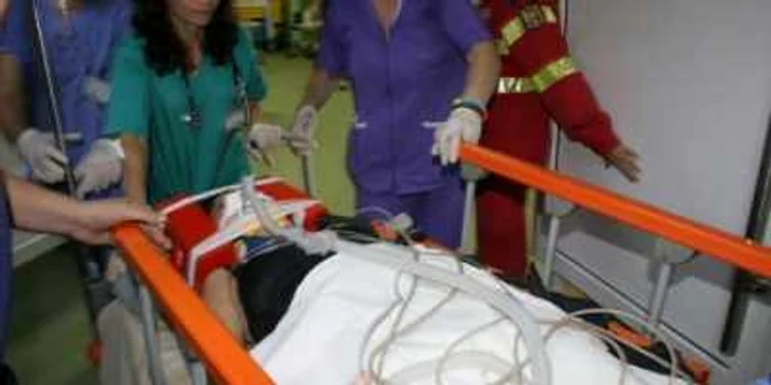 Paraşutista a fost transportată la spital, iar starea ei este stabilă 