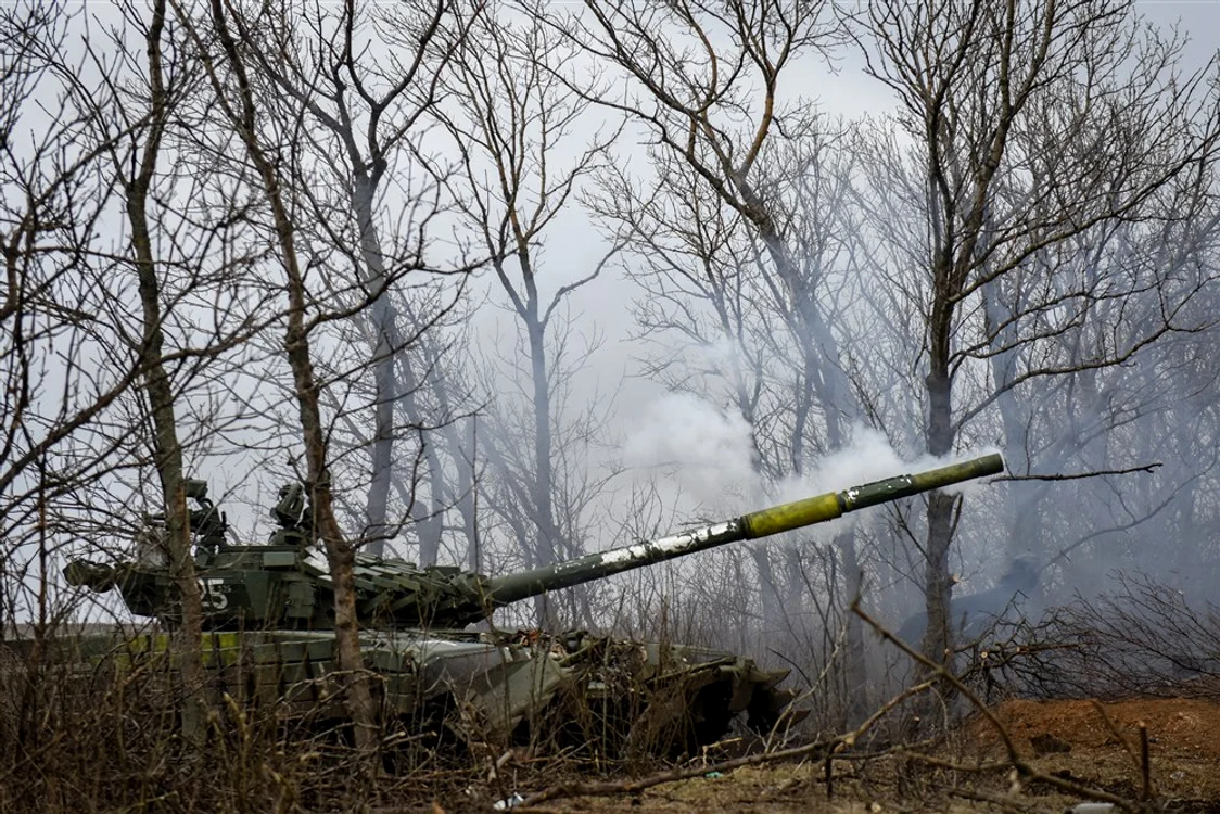 Tanc T-72 pe câmpul de luptă din Donețk FOTO EPA-EFE